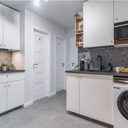 Hip - Cozy And Peaceful Place, 12 Minutes From Old Town & Seaside ホームステイ