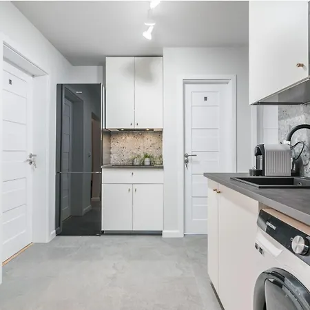 Hip - Cozy And Peaceful Place, 12 Minutes From Old Town & Seaside ホームステイ