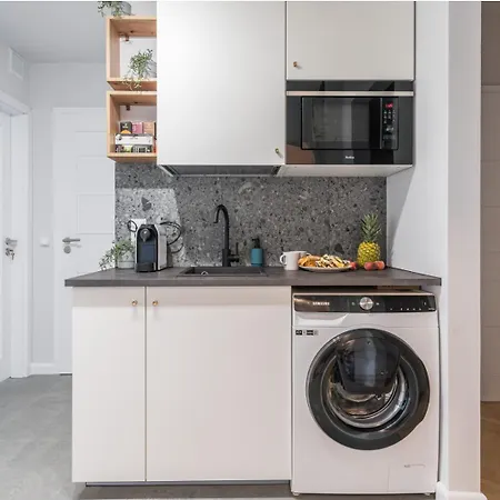 Habitación en casa particular Hip - Cozy And Peaceful Place, 12 Minutes From Old Town & Seaside *