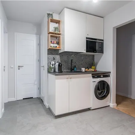 Hip - Cozy And Peaceful Place, 12 Minutes From Old Town & Seaside Habitación en casa particular *